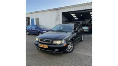 Zwart Gebruikt 2003 Volvo V40 Stationwagen | € 1.499 (Eerlijke prijs)