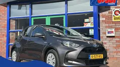Grijs Gebruikt 2021 Toyota Yaris Hybrid Active Hatchback | € 19.995 (Eerlijke prijs)