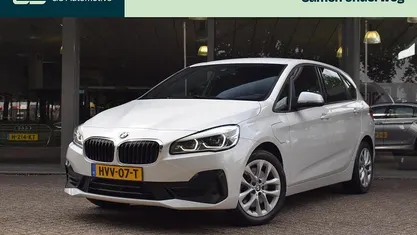 Wit Occasion 2021 BMW 225 Active Tourer iPerformance MPV | € 22.405 (Eerlijke prijs)