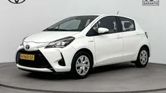 Wit Gebruikt 2020 Toyota Yaris Hybrid Active Hatchback | € 14.945 (Eerlijke prijs)