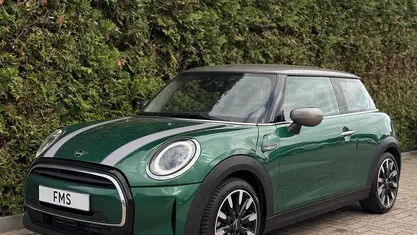 Groen (metallic) Gebruikt 2024 Mini Cooper Hatchback | € 26.890 (Eerlijke prijs)