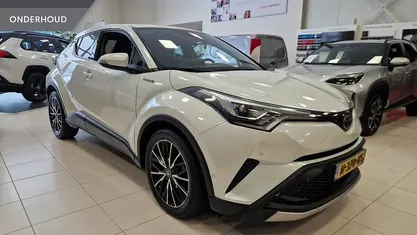 Wit Occasion 2021 Toyota C-HR Executive SUV | € 18.950 (Super prijs)