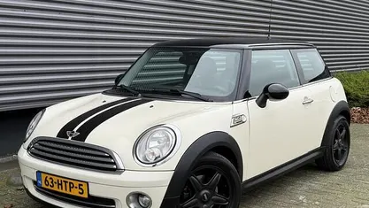 Wit (metallic) Gebruikt 2009 Mini Cooper Chili Hatchback | € 4.995 (Eerlijke prijs)