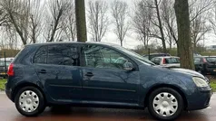 Blauw, metallic lak Gebruikt 2004 VW Golf IV Trendline Hatchback | € 1.899 (Eerlijke prijs)