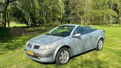 Beige Occasion 2004 Renault Mégane Cabriolet Dynamique Cabriolet | € 2.290 (Eerlijke prijs)