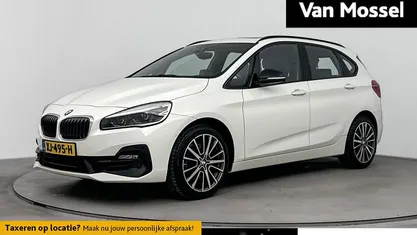 Wit Gebruikt 2019 BMW 218 Executive Stationwagen | € 24.435 (Eerlijke prijs)