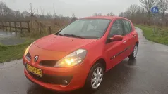 Rood Occasion 2006 Renault Clio II Authentique Hatchback | € 1.650 (Eerlijke prijs)