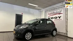 Grijs, metallic lak Gebruikt 2013 Peugeot 107 Active Hatchback | € 5.425 (Eerlijke prijs)