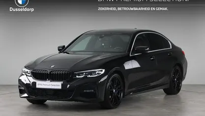 Zwart Occasion 2019 BMW 330 Executive Sedan | € 31.450 (Eerlijke prijs)