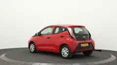 Rood Gebruikt 2017 Toyota Aygo Hatchback | € 8.595 (Eerlijke prijs)