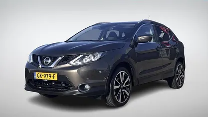 Bruin Occasion 2015 Nissan Qashqai Tekna SUV | € 14.739 (Eerlijke prijs)