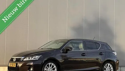 Bruin (metallic) Gebruikt 2012 Lexus CT200h Luxury Line Hatchback | € 9.995 (Eerlijke prijs)