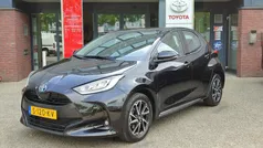 Zwart Gebruikt 2023 Toyota Yaris Hybrid Hatchback | € 23.239 (Eerlijke prijs)