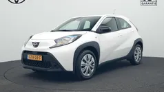 Wit Gebruikt 2024 Toyota Aygo Play Hatchback | € 21.880 (Eerlijke prijs)