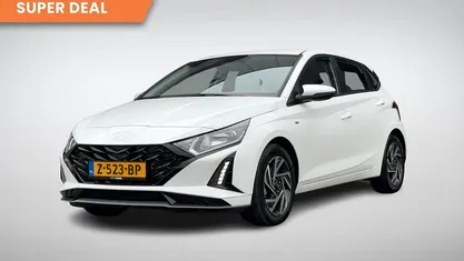Wit Occasion 2024 Hyundai i20 Comfort Hatchback | € 18.989 (Eerlijke prijs)