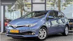 Blauw Gebruikt 2017 Toyota Auris Hatchback | € 14.495 (Eerlijke prijs)