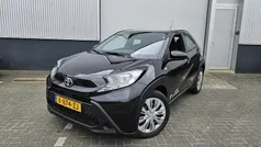 Zwart Gebruikt 2024 Toyota Aygo Play Hatchback | € 17.500 (Eerlijke prijs)