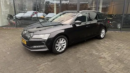 Occasion 2021 Skoda Superb Clever Stationwagen | € 18.500 (Super prijs)