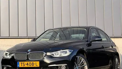Zwart Gebruikt 2018 BMW 318 Luxury Line Sedan | € 16.930 (Goede deal)