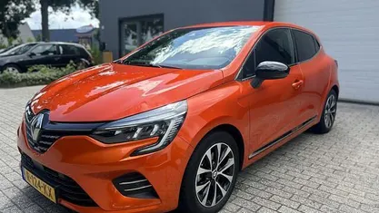 Occasion Renault Clio V 94 PK (69 kW) 2022 Oranje Hatchback