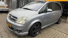 Grijs, metallic lak Gebruikt 2004 Opel Meriva MPV | € 1.795 (Eerlijke prijs)