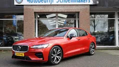 Oranje Gebruikt 2019 Volvo S60 R-Design Sedan | € 28.985 (Eerlijke prijs)