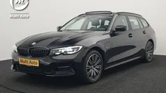 Zwart Gebruikt 2022 BMW 330e Sport Line Stationwagen | € 30.930 (Super prijs)