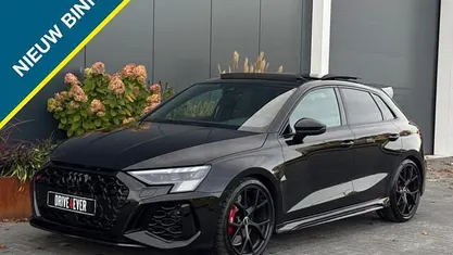 Zwart Gebruikt 2023 Audi RS3 Sportback Hatchback | € 67.995 (Eerlijke prijs)