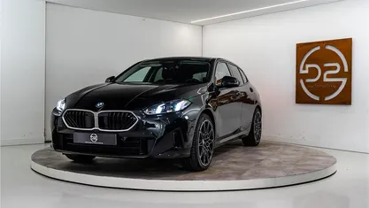 Zwart Occasion 2025 BMW 120 Comfort Edition Hatchback | € 39.980 (Eerlijke prijs)