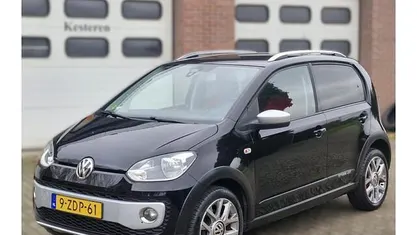 Zwart Occasion 2015 VW cross up! Hatchback | € 8.795 (Eerlijke prijs)