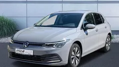 Gebruikt 2023 VW Golf VIII Move Sedan | € 30.466 (Eerlijke prijs)