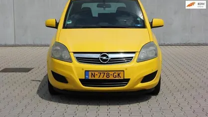 Geel Gebruikt 2010 Opel Zafira Edition MPV | € 1.550 (Goede deal)