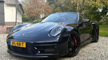Zwart Occasion 2022 Porsche 911 Carrera 4 Cabriolet Cabriolet | € 182.911 (Eerlijke prijs)