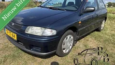 Blauw, metallic lak Gebruikt 1998 Mazda 323 Hatchback | € 799 (Goede deal)