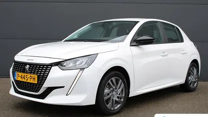 Wit Occasion 2022 Peugeot 208 Active Hatchback | € 15.395 (Eerlijke prijs)