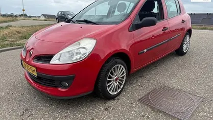 Occasion Renault Clio II 75 PK (55 kW) 2008 Rood Hatchback