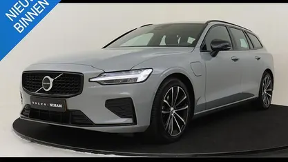 Grijs Gebruikt 2025 Volvo V60 Plus Stationwagen | € 42.790 (Eerlijke prijs)