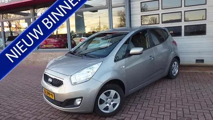 Grijs (metallic) Occasion 2013 Kia Venga Plus Hatchback | € 7.280 (Eerlijke prijs)