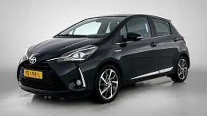 Occasion Toyota Yaris Premium 99 PK (72 kW) 2017 Zwart metallic Hatchback