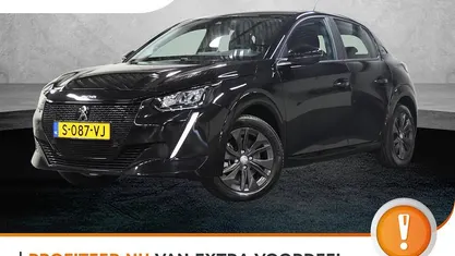 Zwart Gebruikt 2023 Peugeot e-208 Active Hatchback | € 17.925 (Eerlijke prijs)