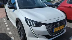 Wit Gebruikt 2022 Peugeot e-208 GT Hatchback | € 19.925 (Eerlijke prijs)