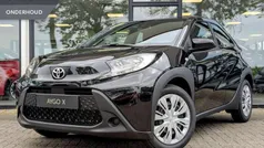 Gebruikt 2025 Toyota Aygo Play Hatchback | € 21.495 (Eerlijke prijs)