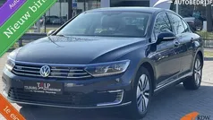 Blauw, metallic lak Gebruikt 2017 VW Passat GTE Sedan | € 16.990 (Super prijs)