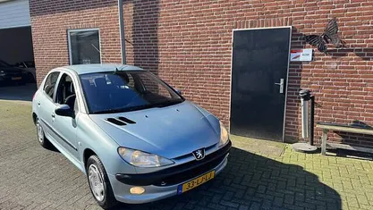 Occasion Peugeot 206 75 PK (55 kW) 2003 Grijs (metallic) Hatchback