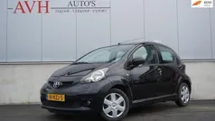 Zwart Gebruikt 2010 Toyota Aygo Hatchback | € 2.950 (Eerlijke prijs)