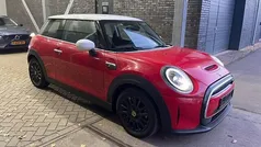 Rood Gebruikt 2023 Mini Cooper Classic Hatchback | € 20.700 (Super prijs)