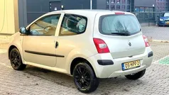 Geel, metallic lak Gebruikt 2009 Renault Twingo Authentique Hatchback | € 2.099 (Eerlijke prijs)