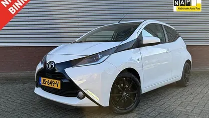 Wit Gebruikt 2016 Toyota Aygo X-wave Hatchback | € 7.950 (Eerlijke prijs)