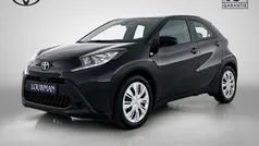 Zwart Gebruikt 2024 Toyota Aygo Play Hatchback | € 17.950 (Eerlijke prijs)