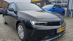 Zwart Gebruikt 2022 Opel Astra Elegance Hatchback | € 18.995 (Eerlijke prijs)